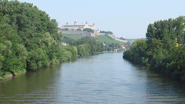 Main mit Festung Marienberg Würzburg